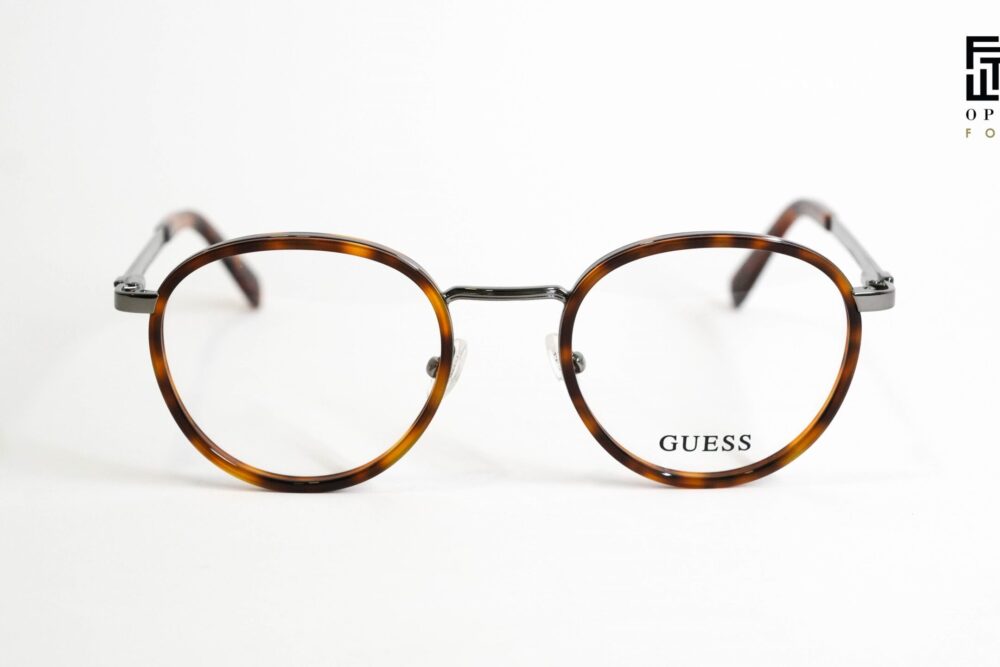 Guess GU50324 053 – prednji prikaz Muške dioptrijske naočare Guess GU50324 053 kombinacija metala i plastike