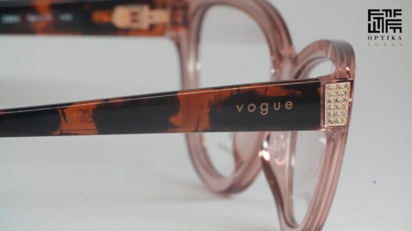 DSC05206 Vogue VO 5610B