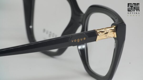 DSC05207 Vogue VO 5477B