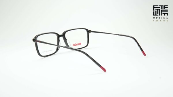 Hugo HG 1321/G 807 – prikaz iz ugla Hugo HG 1321/G 807 – okvir za naočare, prikaz iz ugla