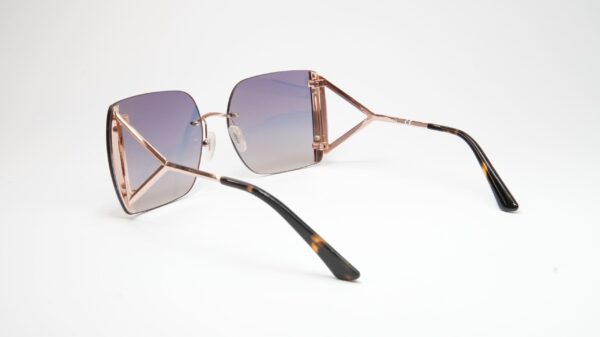 Guess GU7718 28W – prikaz iz ugla Guess GU7718 28W – sunčane naočare, prikaz iz ugla
