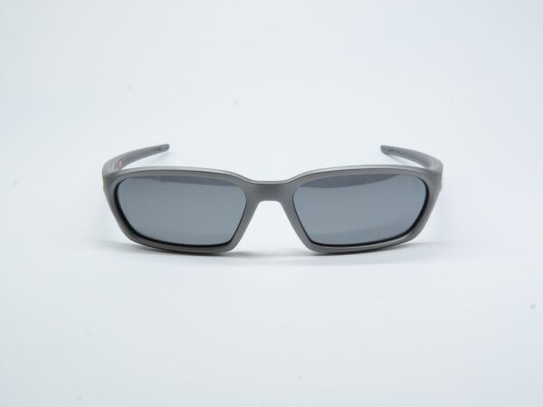Oakley OO953005 – sunčane naočare, prednji prikaz