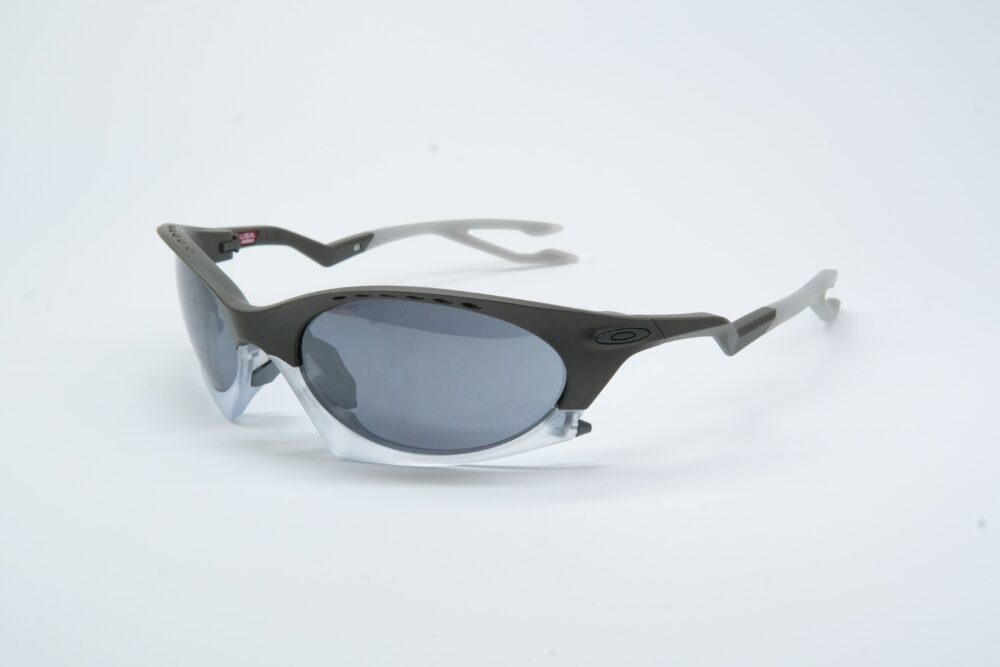 Oakley OO9437 3N – sunčane naočare, bočni prikaz