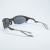 Oakley OO9437 3N – sunčane naočare, prikaz iz ugla